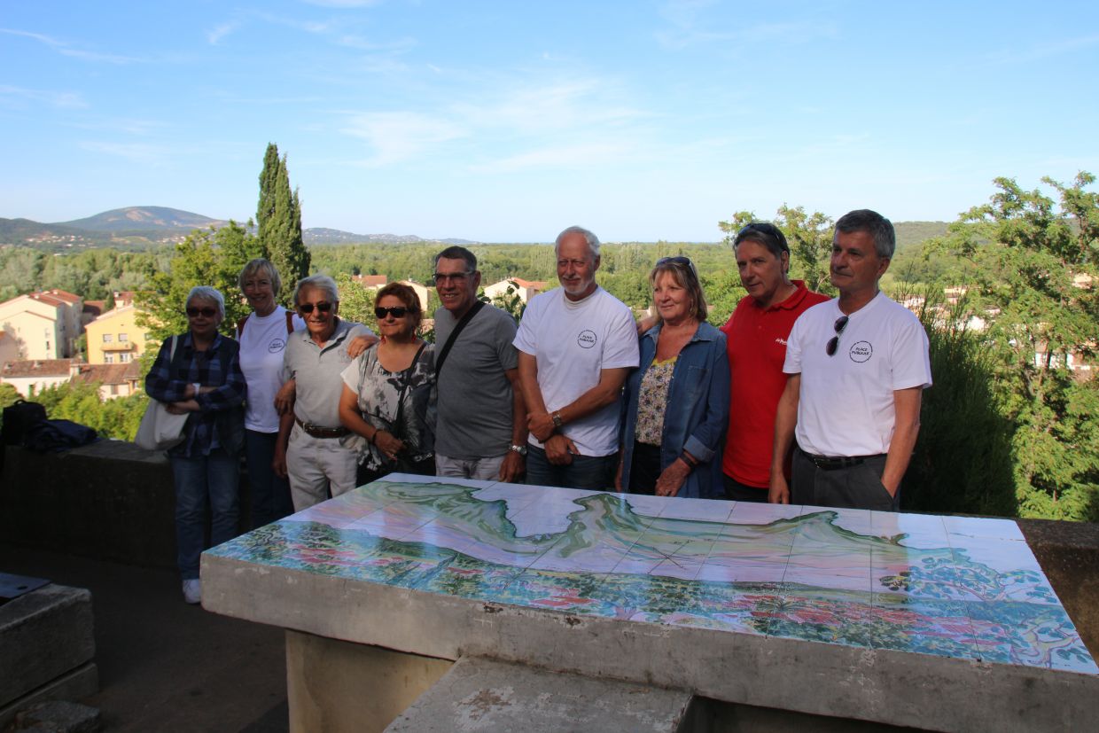 les-raisons-d-une-conference-de-presse-en-plein-air
